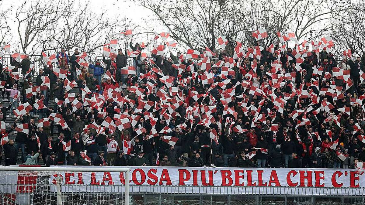 Calcio C, Rimini, gli ultras si spazientiscono e la nuova società annuncia: Ci presentiamo giovedì
