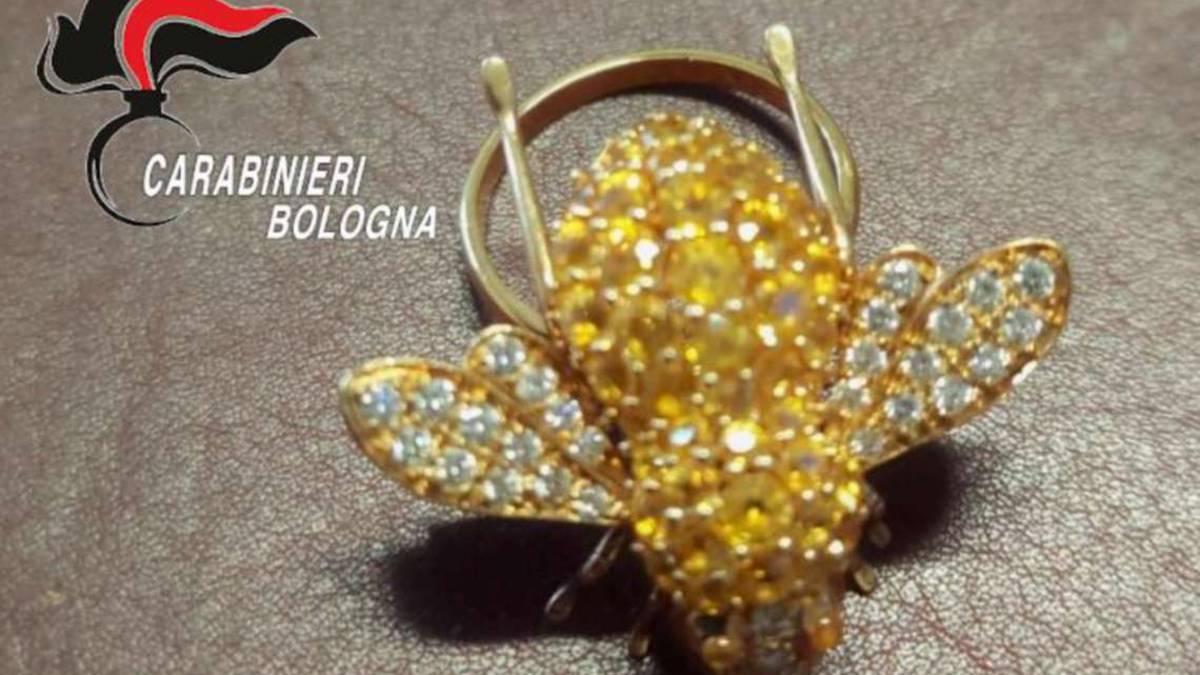 Imola, ritrovata ape d'oro rubata nel 2019. Denunciato un 54enne