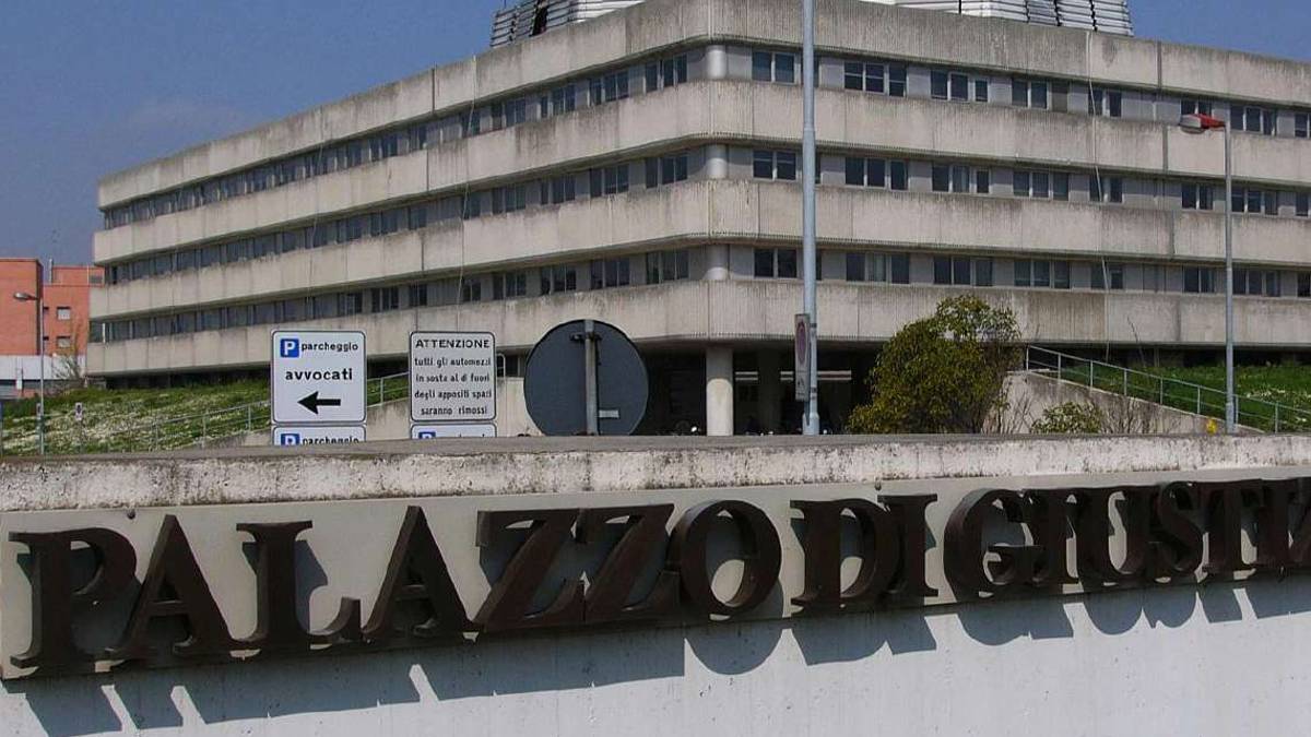Conselice, palpeggiati all'Acquajoss: patteggia un anno e 4 mesi