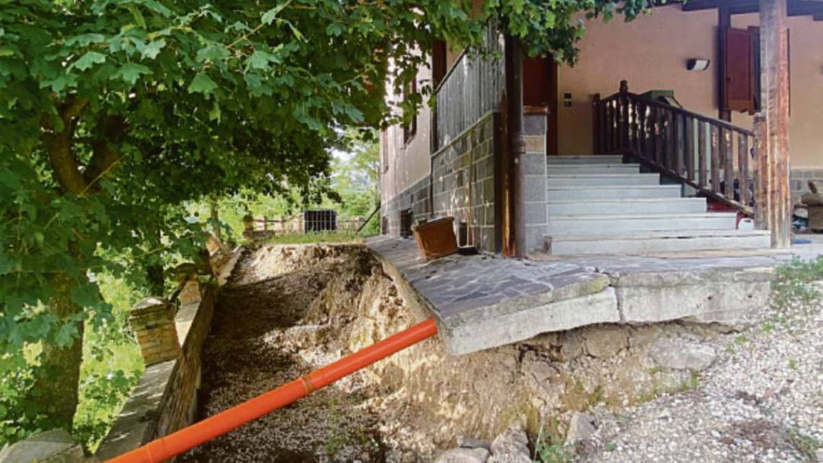Fratta Terme. Dopo la frana viviamo nella stalla, aiutateci a ridare un tetto alla nostra bimba di 3 anni