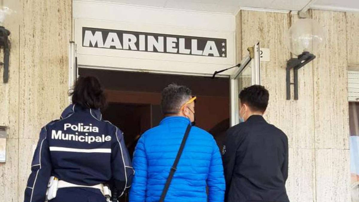 Rimini. Blitz in un albergo a caccia di droga e ospiti irregolari