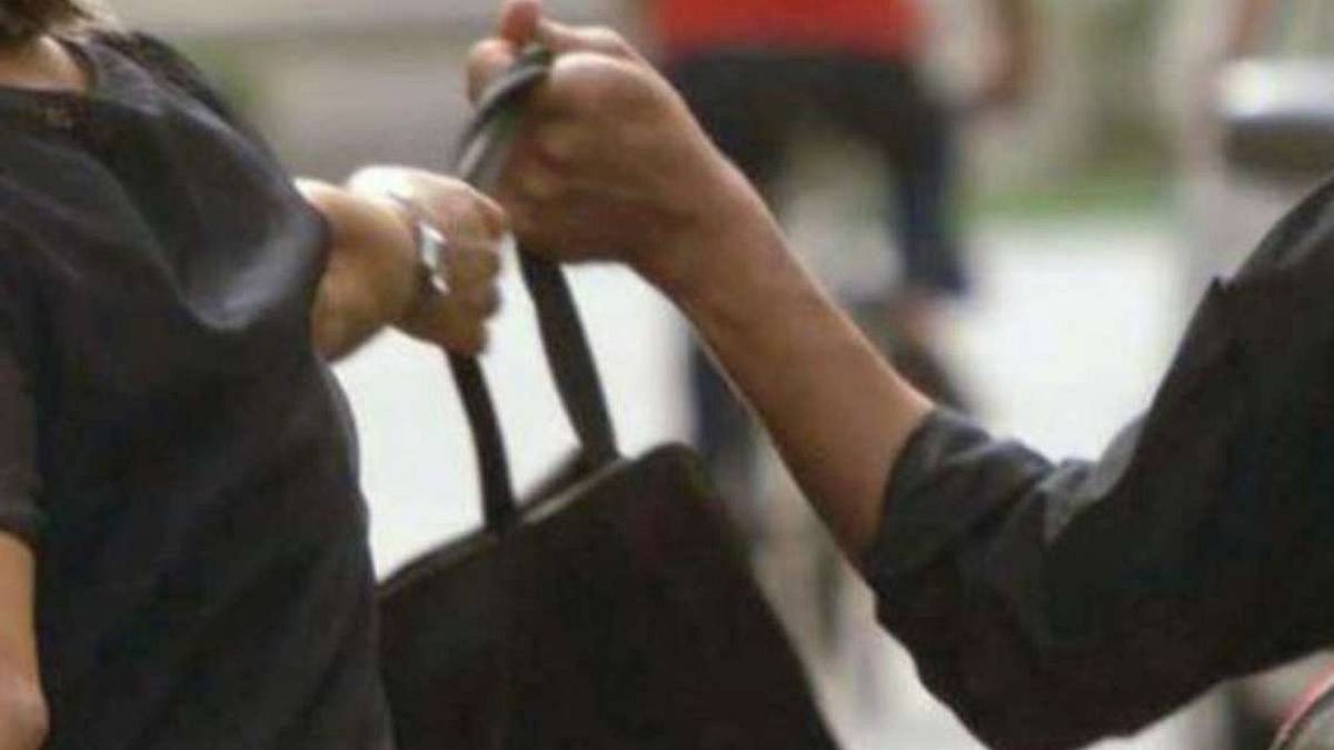 Rimini. Scippa una donna e la manda in ospedale: arrestato