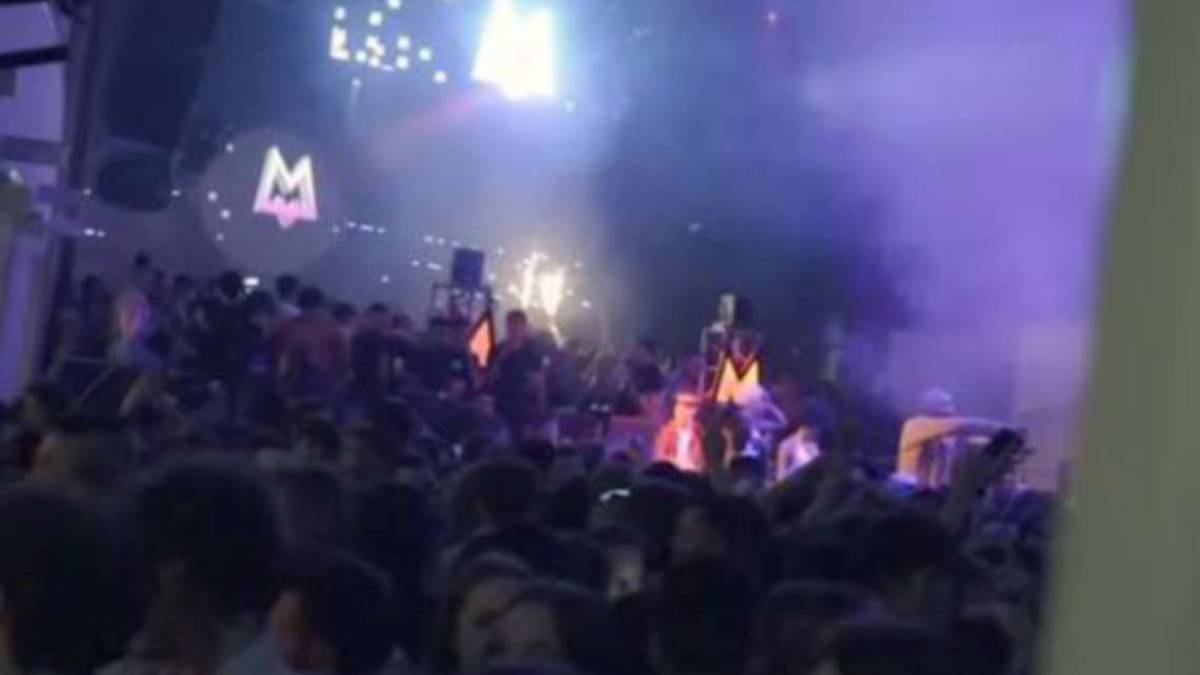 Lancio della bottiglia: 3 ragazze ferite e telecamere interne al Verdi di Cesena