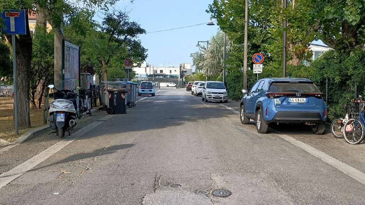 Cesenatico, gli sfila Rolex da 35mila euro con un falso abbraccio