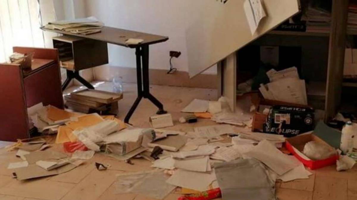 Cesena, raid vandalico dell’ex marito: negoziante costretta a chiudere