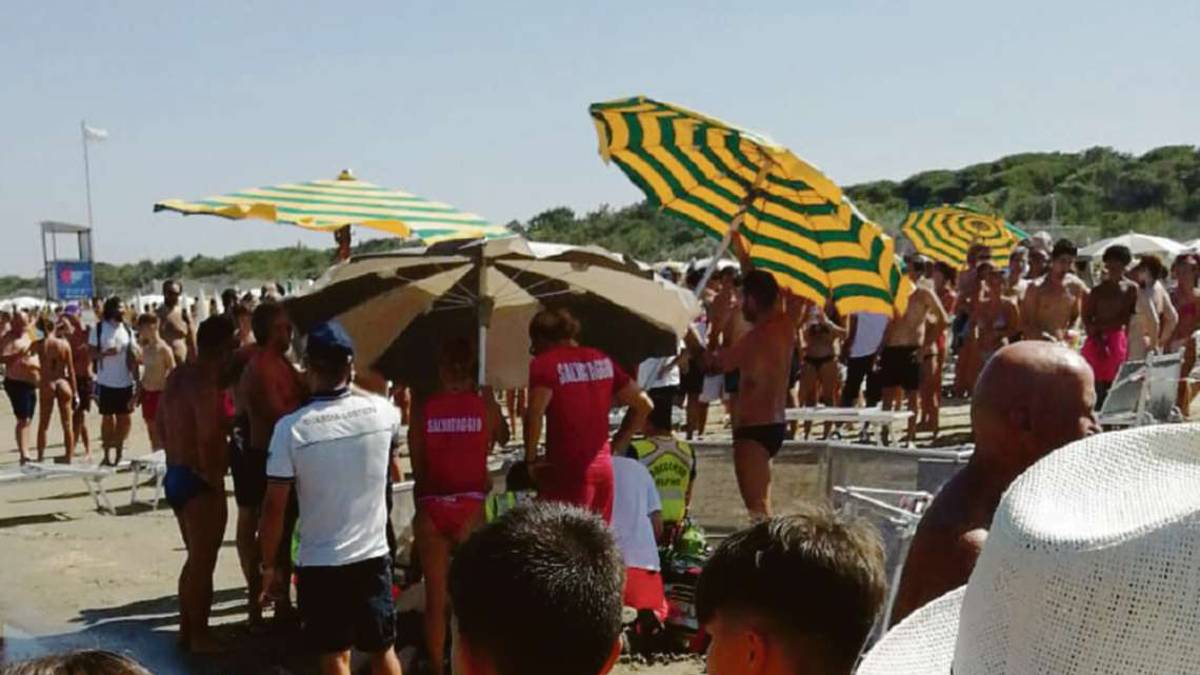 Pinarella di Cervia, malore fatale: turista muore in spiaggia