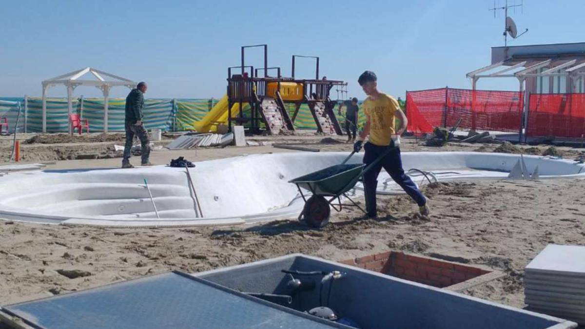 San Mauro, la novità dell'estate è la piscina benessere in spiaggia