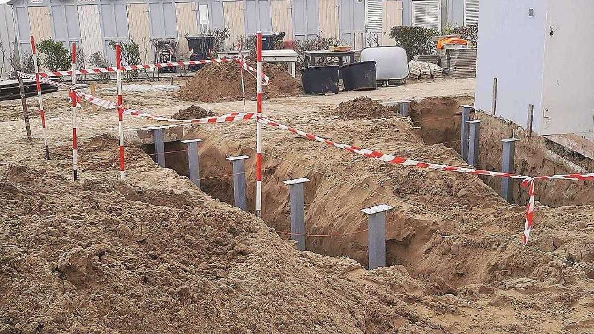 Riccione, voglia di ripartire: lavori in corso al Bagno 128