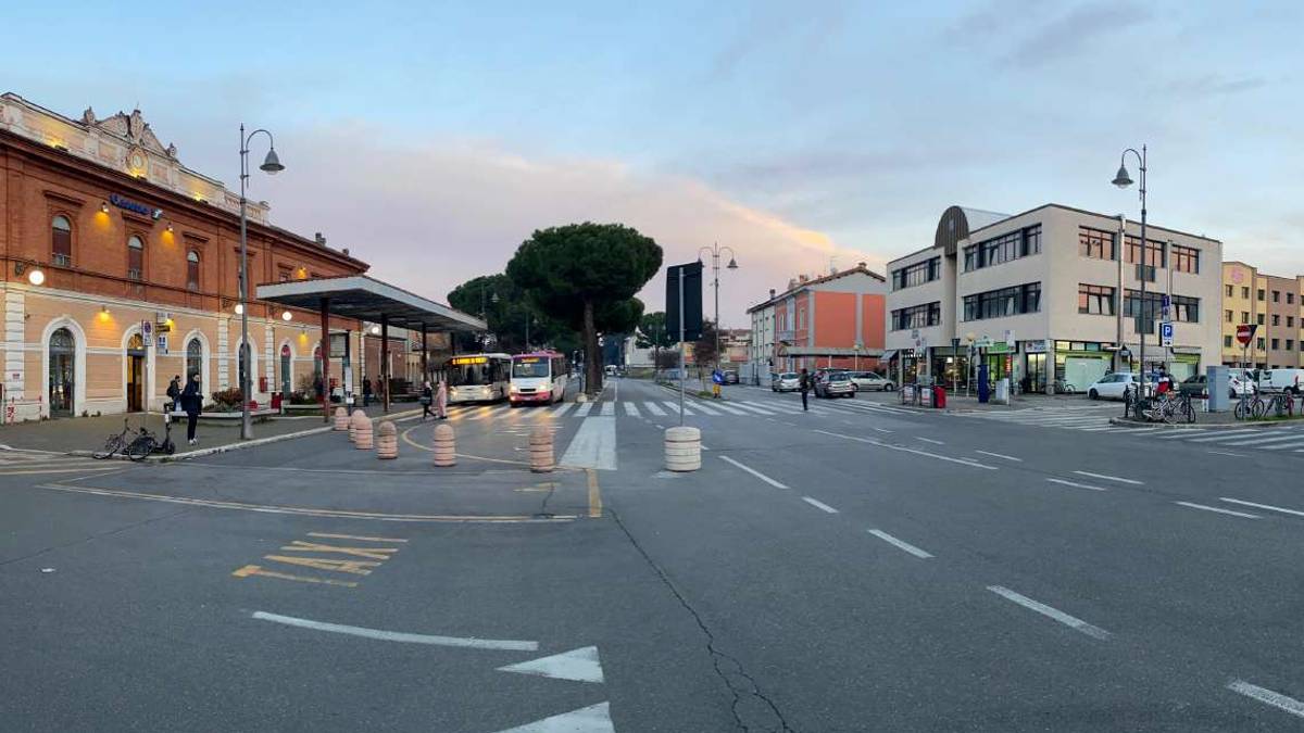 Cesena, doppia aggressione in zona stazione: 2 feriti in un'ora