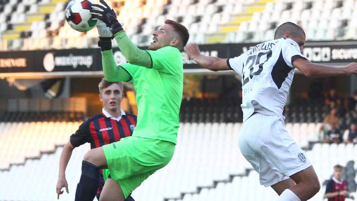 Calcio C, Imolese, contro l'Olbia spazio a Santopadre in porta