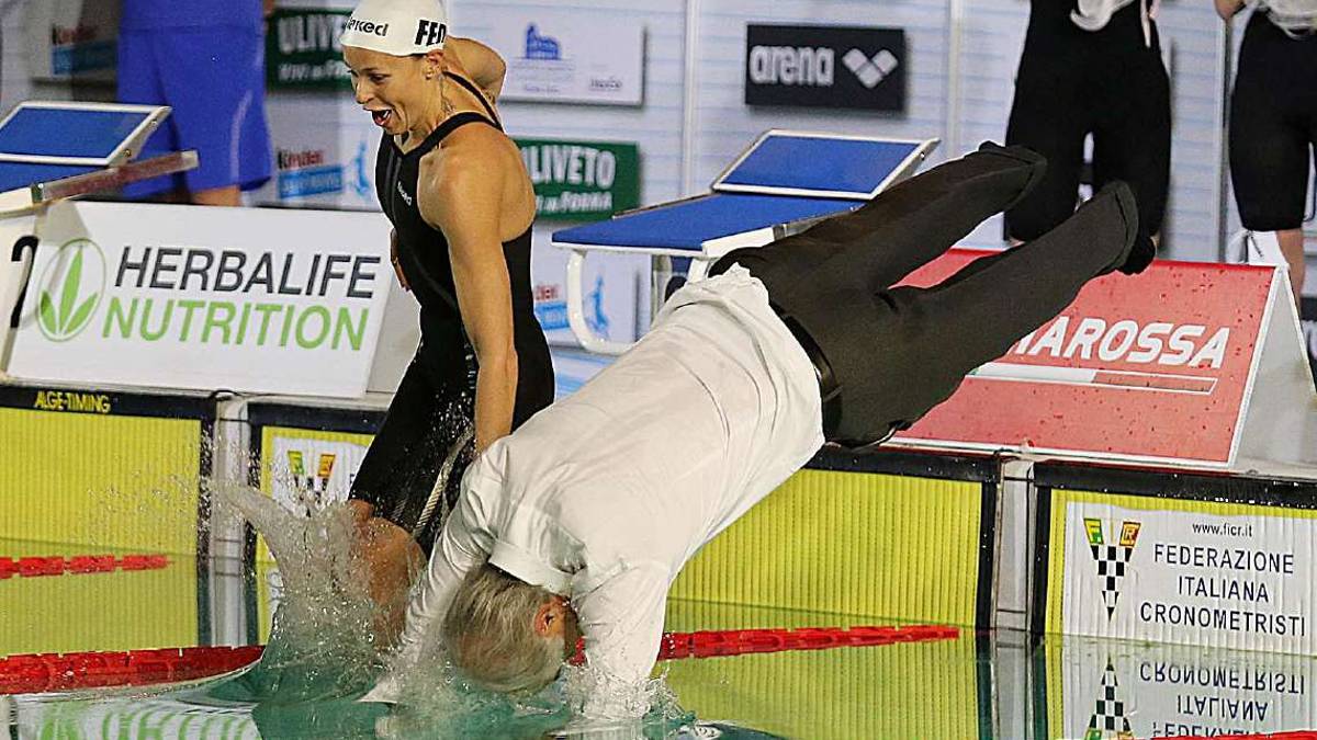 Nuoto, la vittoria e il tuffo con Malagò: l'addio trionfale di Federica Pellegrini - Gallery
