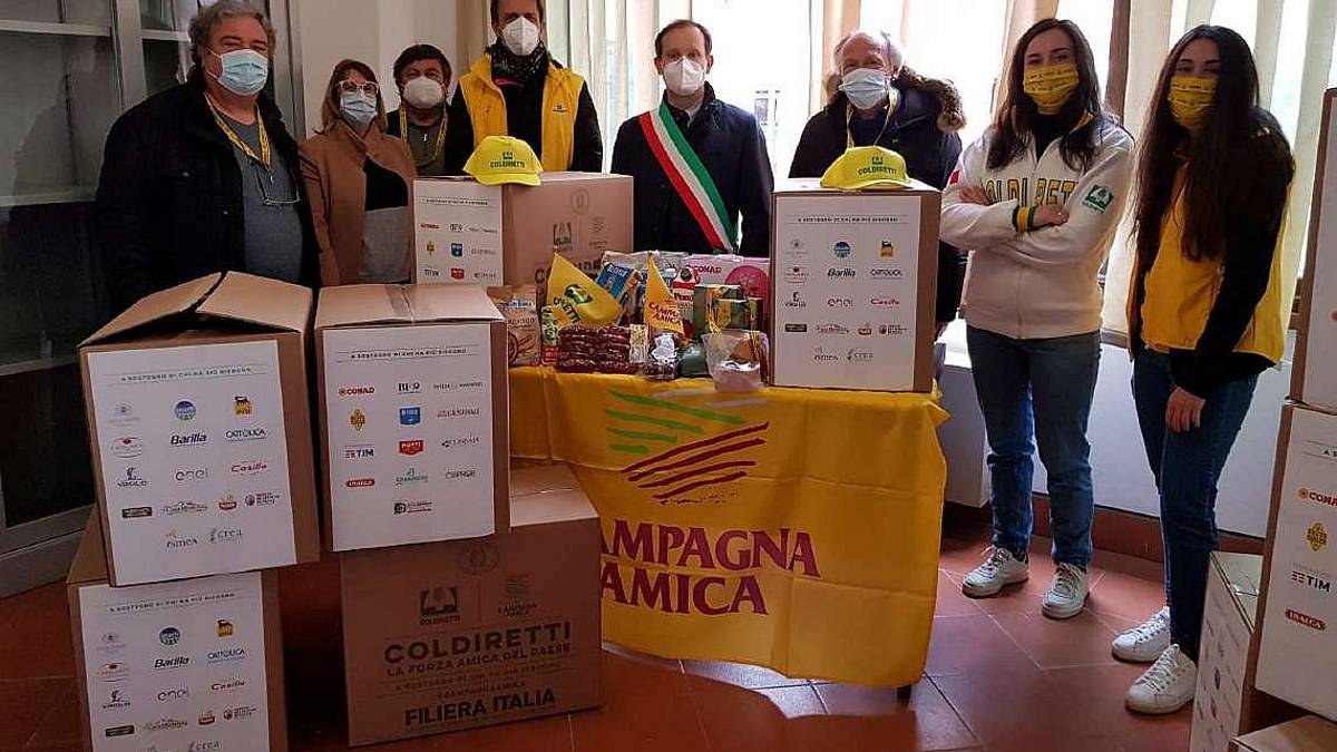 Meldola, da Coldiretti 500 chili di pacchi alimentari
