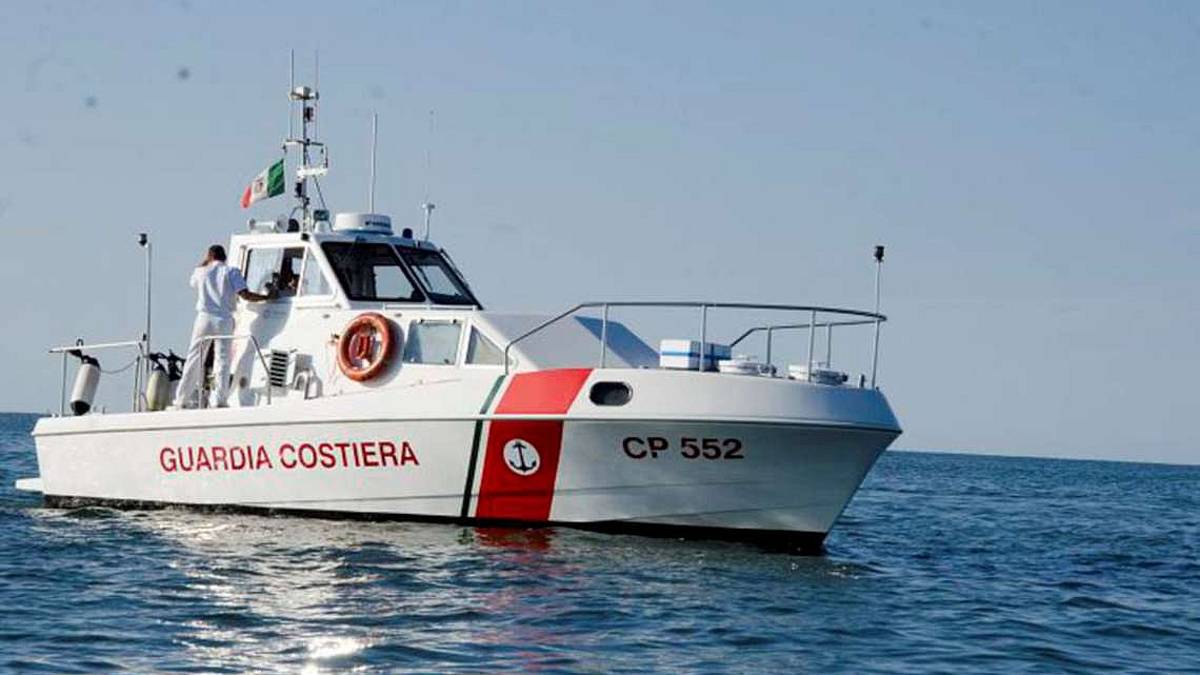 Ravenna, dalla barca a vela vede un cadavere. Ricerche in corso