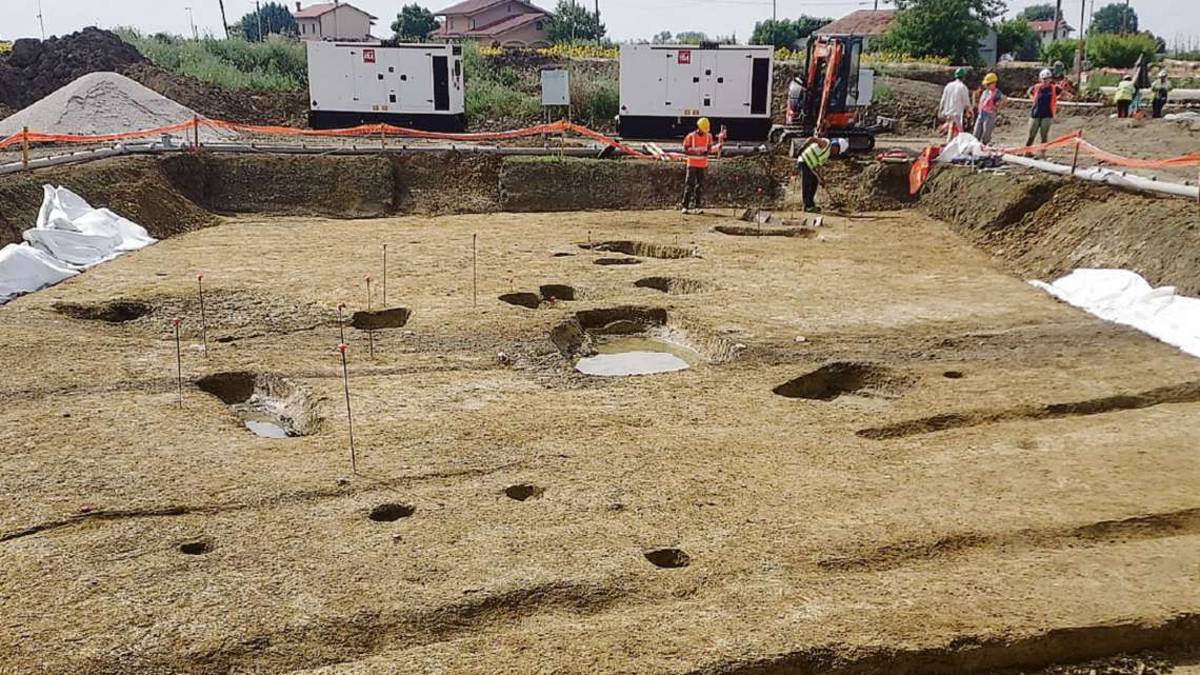 San Mauro, affiorano tombe antiche: legate a una misteriosa stele?