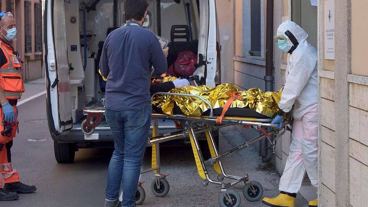 Covid Emilia-Romagna, aumentano i ricoveri e i casi attivi, 7 decessi