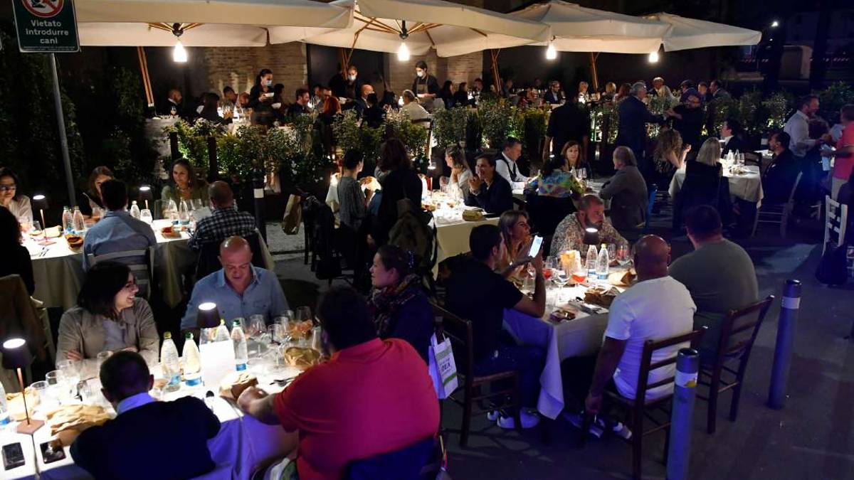 Forlì, freddo e green pass fanno paura: nei ristoranti asporto in crescita