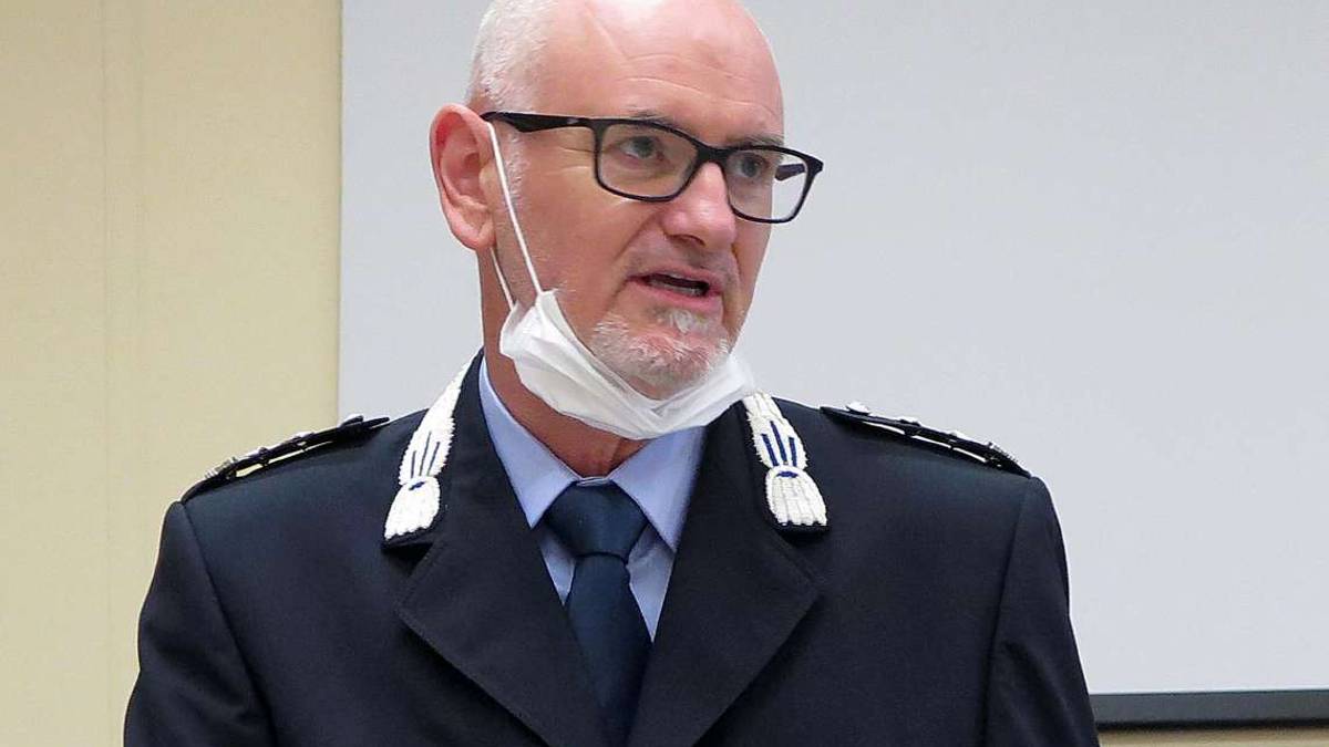 Riccione, il comandante della polizia va in pensione ma resta gratis: Amo il mio lavoro, lo farei all'infinito