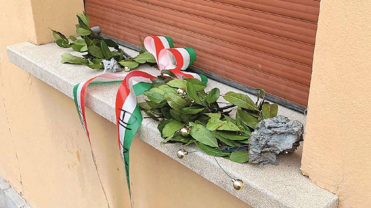 Cesena, caduti di guerra: distrutta la corona in loro onore