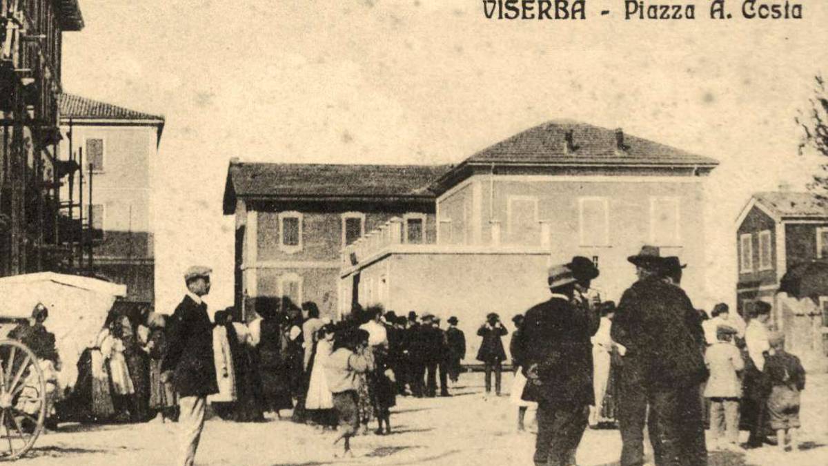 Da “Piazza Andrea Costa” a “Piazza Giovanni Pascoli”