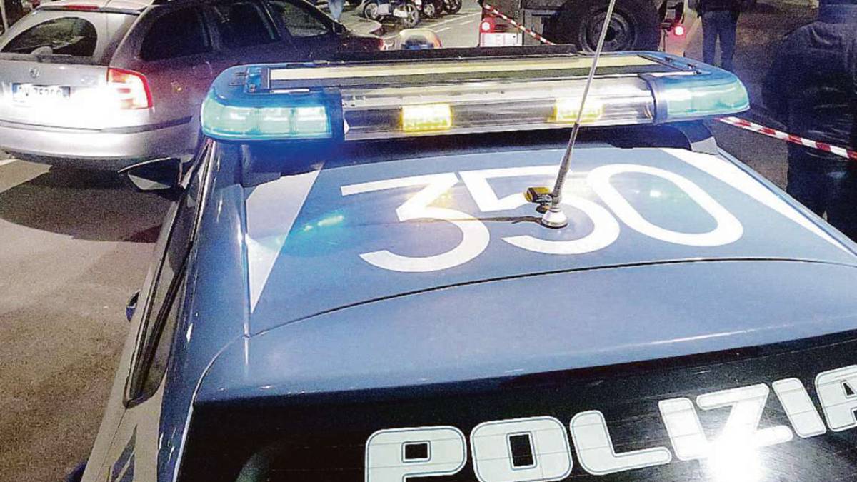 Rimini, picchia un uomo e offende gli agenti: arrestato