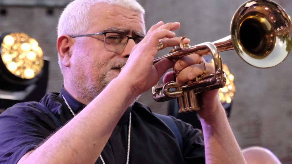 Imola, Giovanni Mosciatti: Sono il vescovo che mette su le band