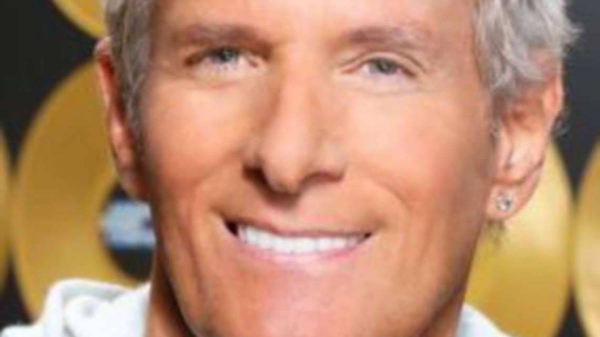 Rimini, si fingono Michael Bolton e le soffiano 16mila euro: in tre a processo