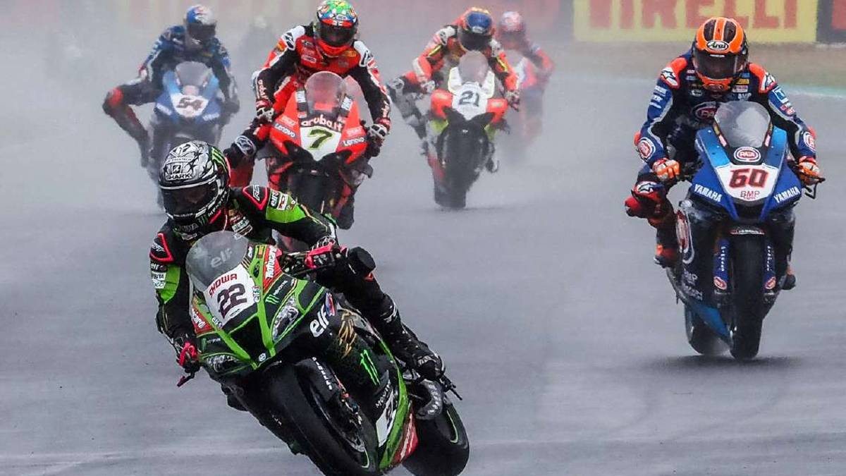 Superbike, a Magny-Cours Rea dice 99; Rinaldi 7° senza rischiare