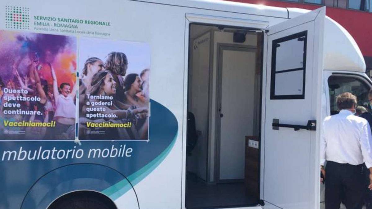 Da domani camper vaccinale in zona scuole a Cesena