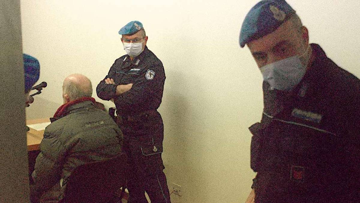 Ravenna, erano stati vaccinati per finta da Passarini, ma rivogliono comunque il loro green pass