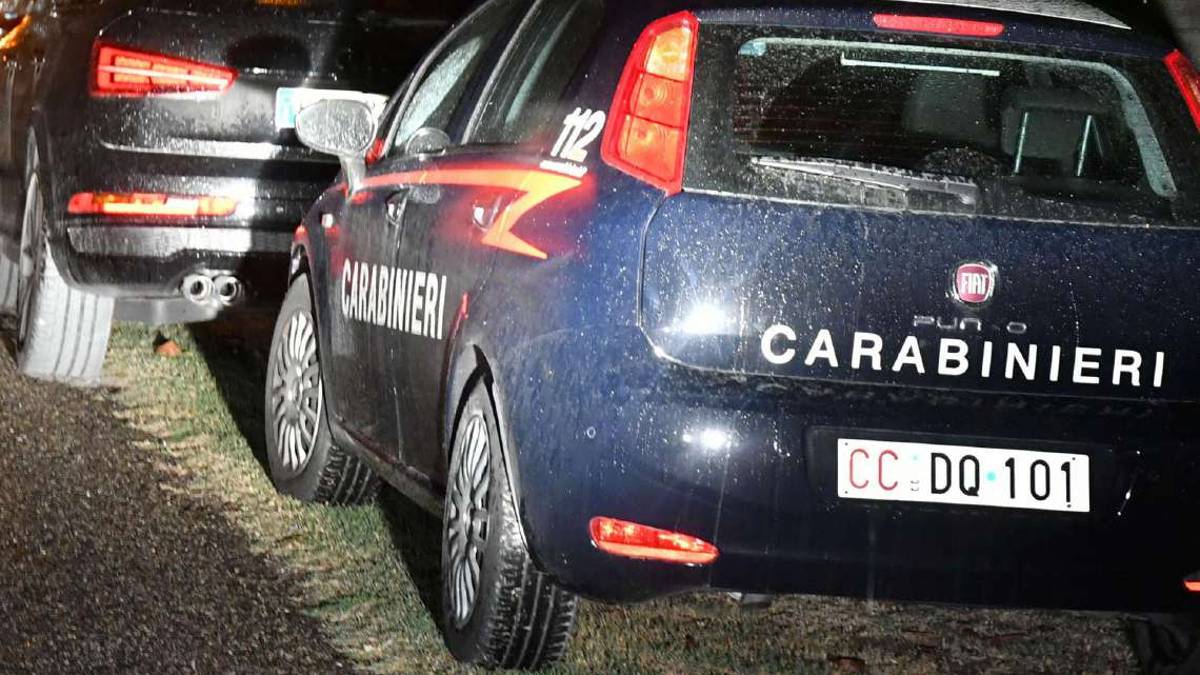 Ravennate rapinato da minori adescati online: due 17enni arrestati