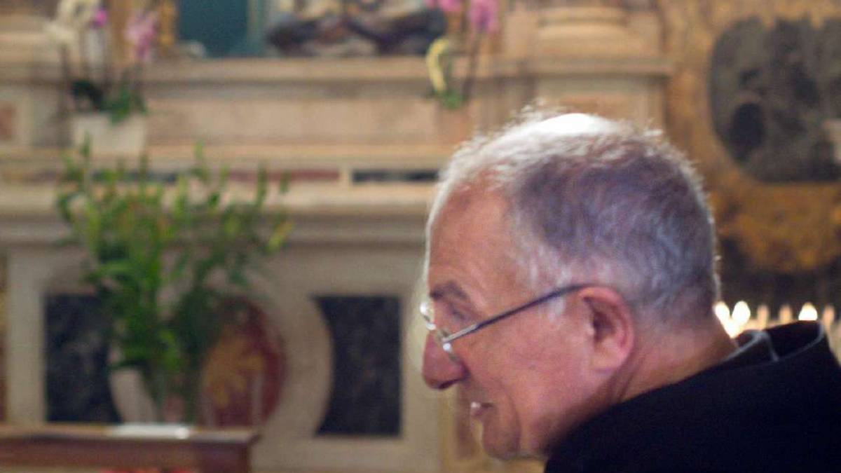 Ravenna, boccette con acqua santa per la benedizione fai da te