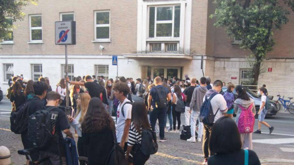 Ravenna, studente con il covid al Ginanni: classe in quarantena