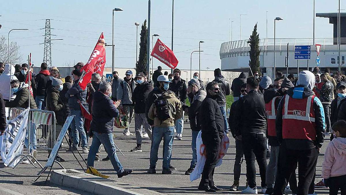 Fino a 180 consegne al giorno: i drivers Amazon scioperano