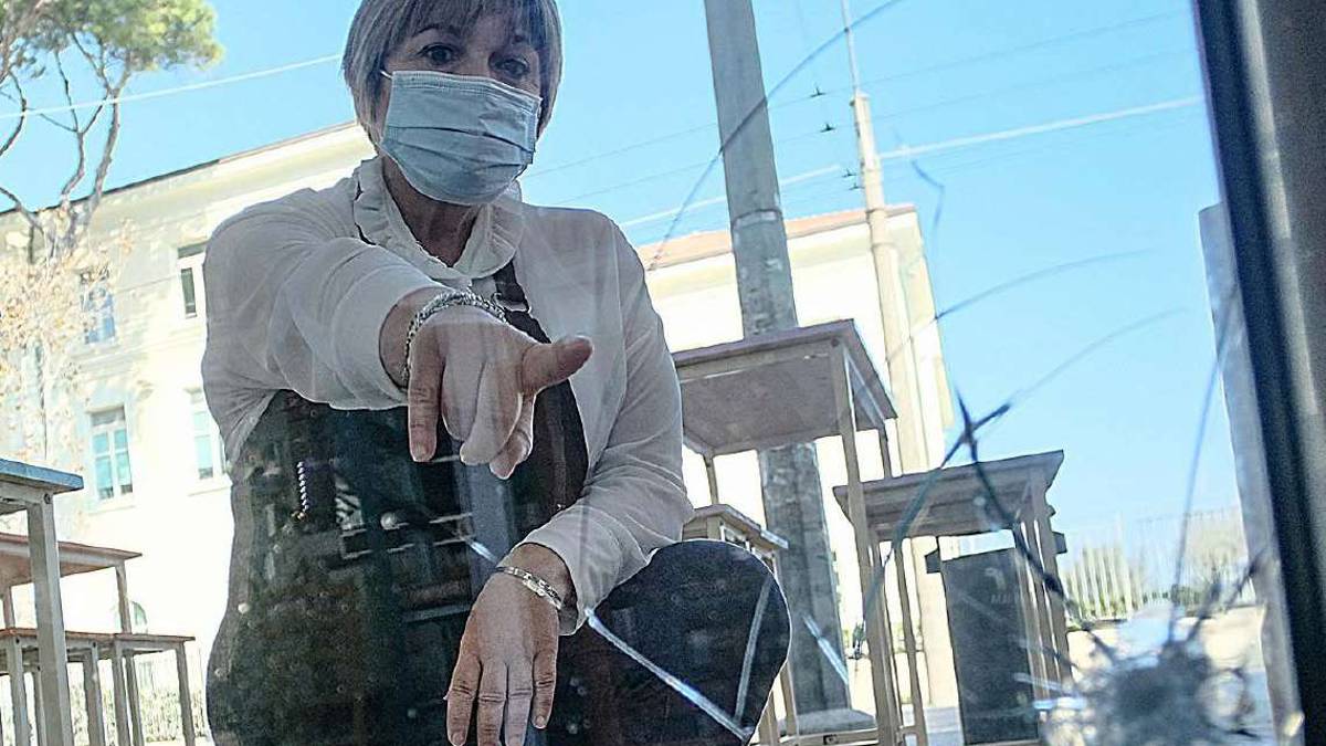 Rimini. Ladri al locale per la sesta volta. Basta, lo vendo