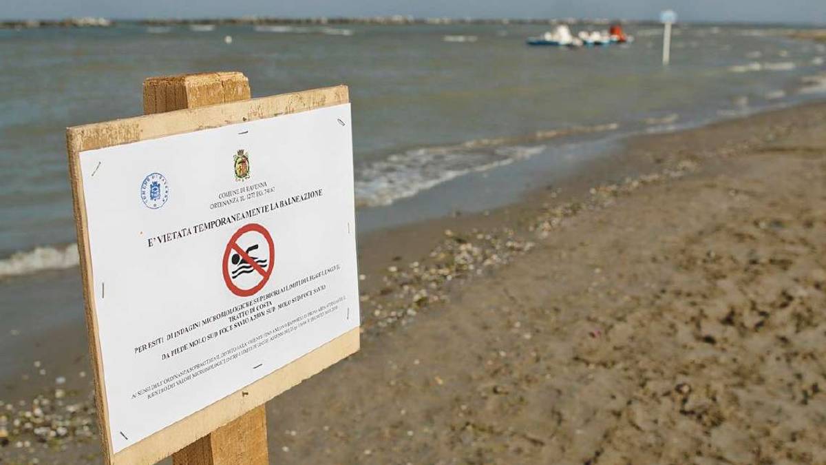 Cervia, batteri oltre i limiti: divieto temporaneo di balneazione
