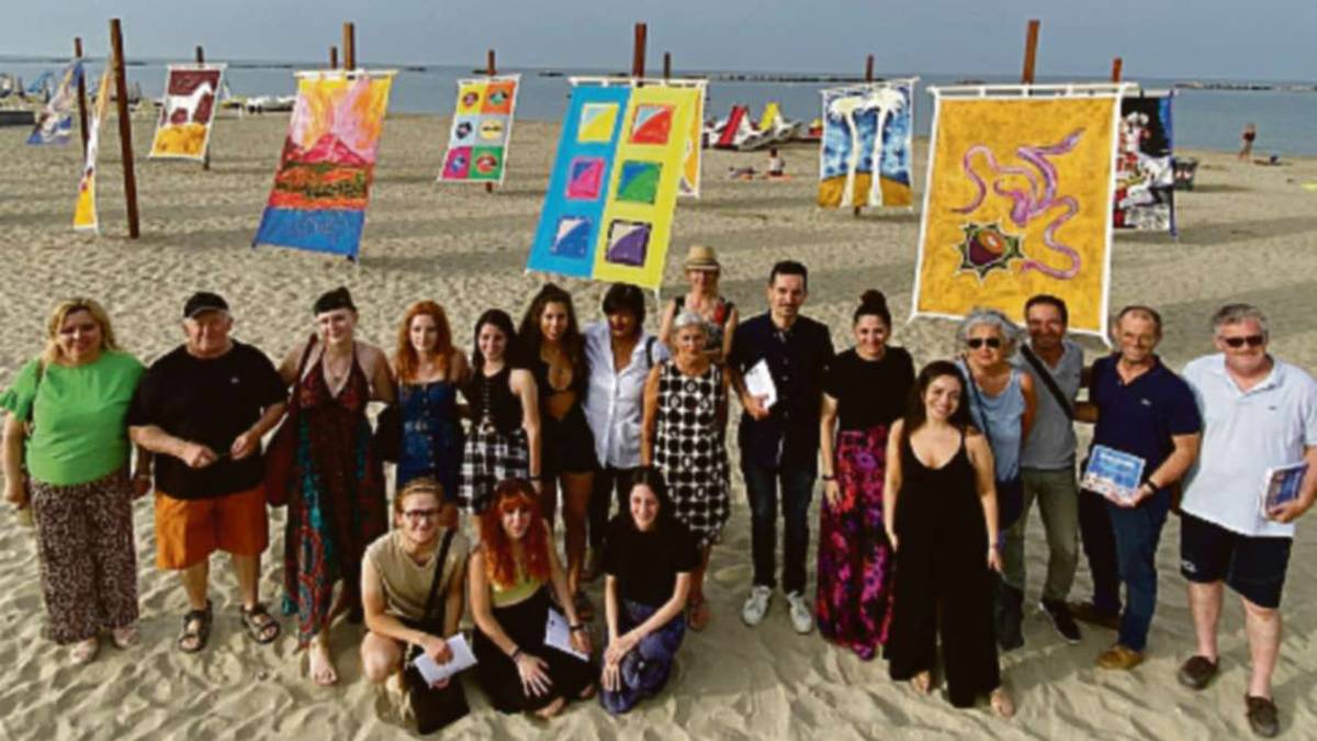 Cesenatico, la pop-art colora la spiaggia con le Tende al mare