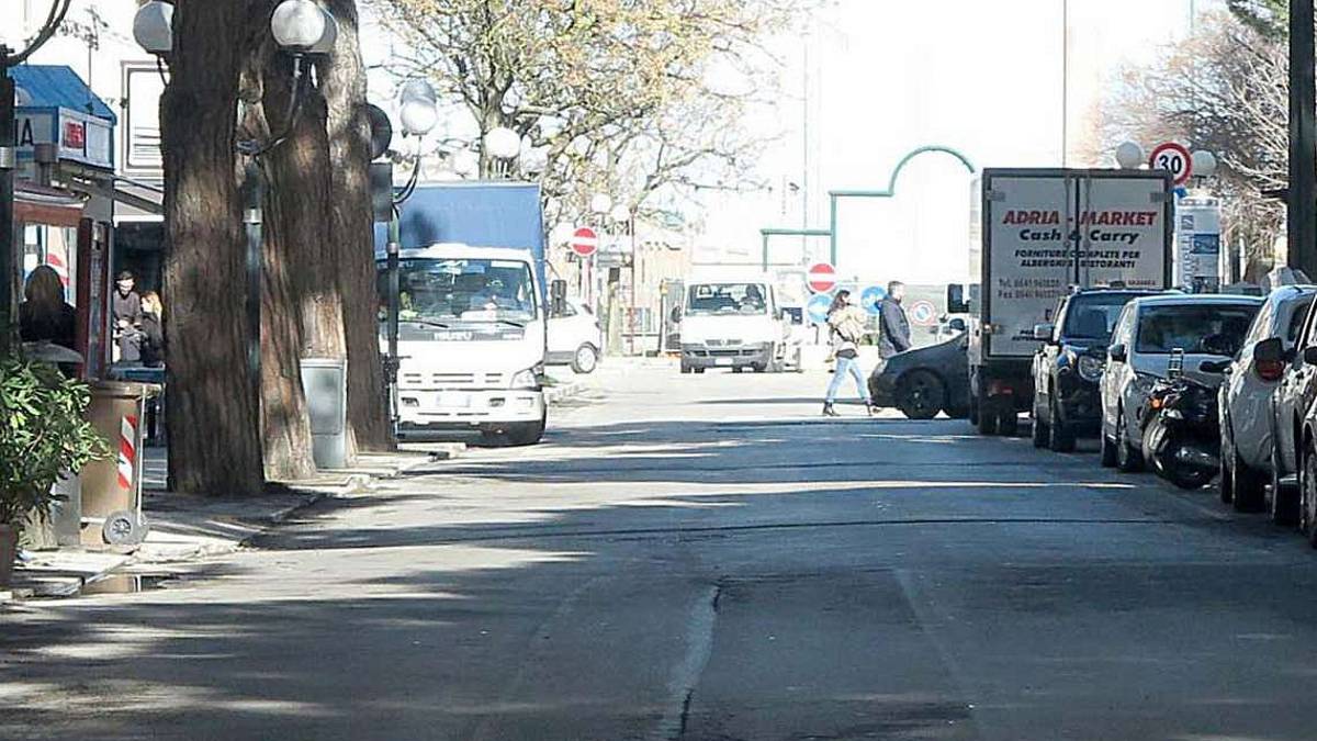 Cattolica, scontro fra gruppi: 20enne ferito alla testa