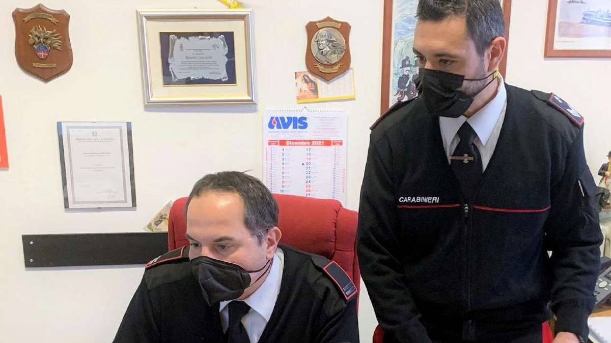 Imola, fa shopping online con la carta del collega: denunciato