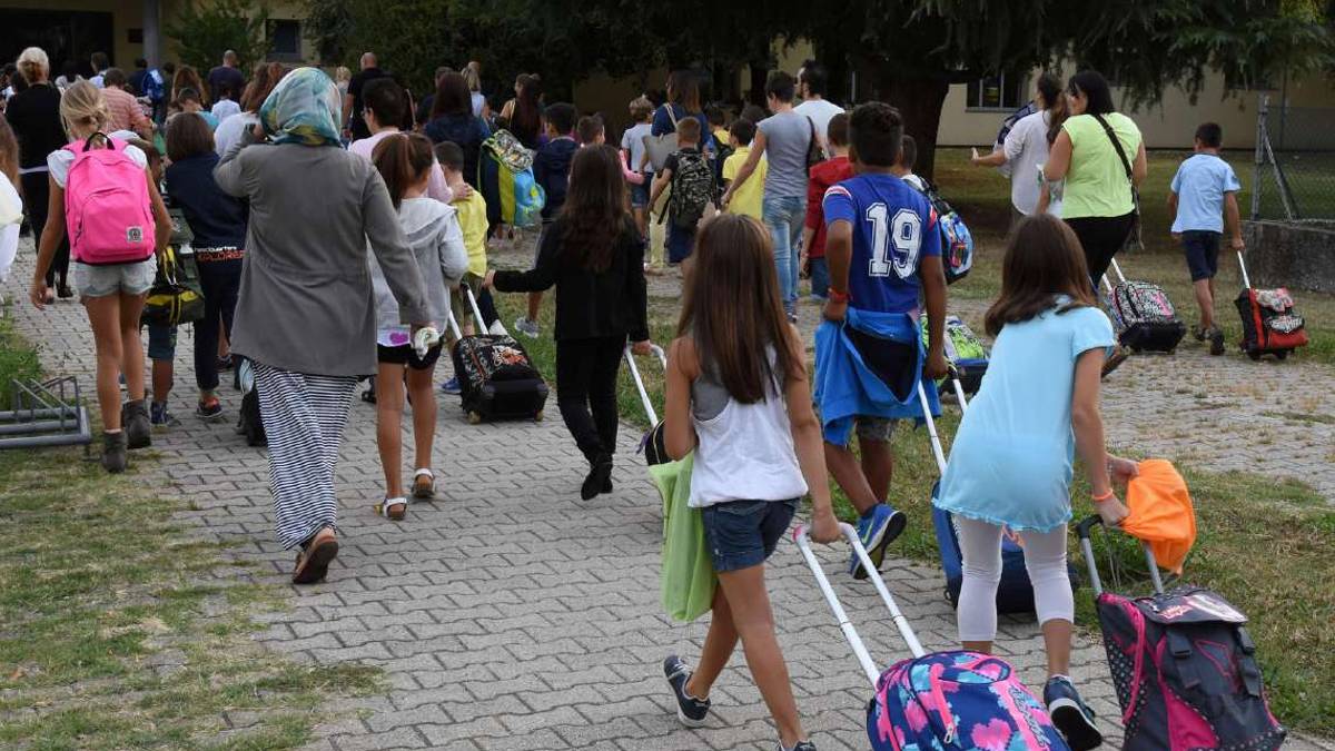 Scuola, i nodi del rientro: prof over 55, bus e risorse