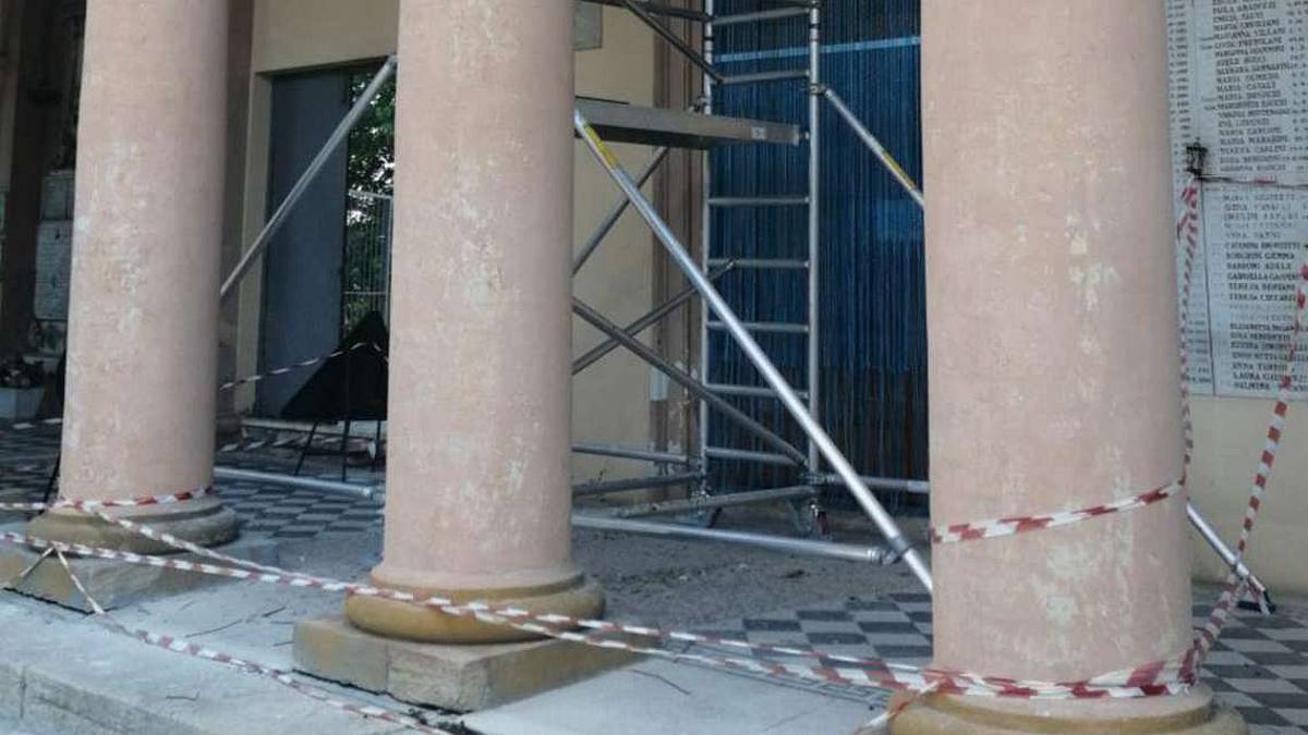 Garattoni: Al cimitero di Rimini ingresso degradato