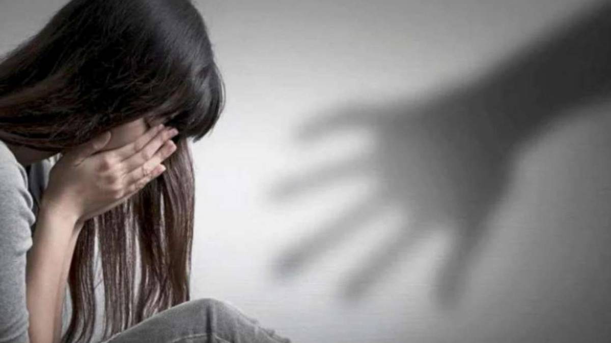 Ravenna, picchia la moglie e le uccide il gatto davanti agli occhi