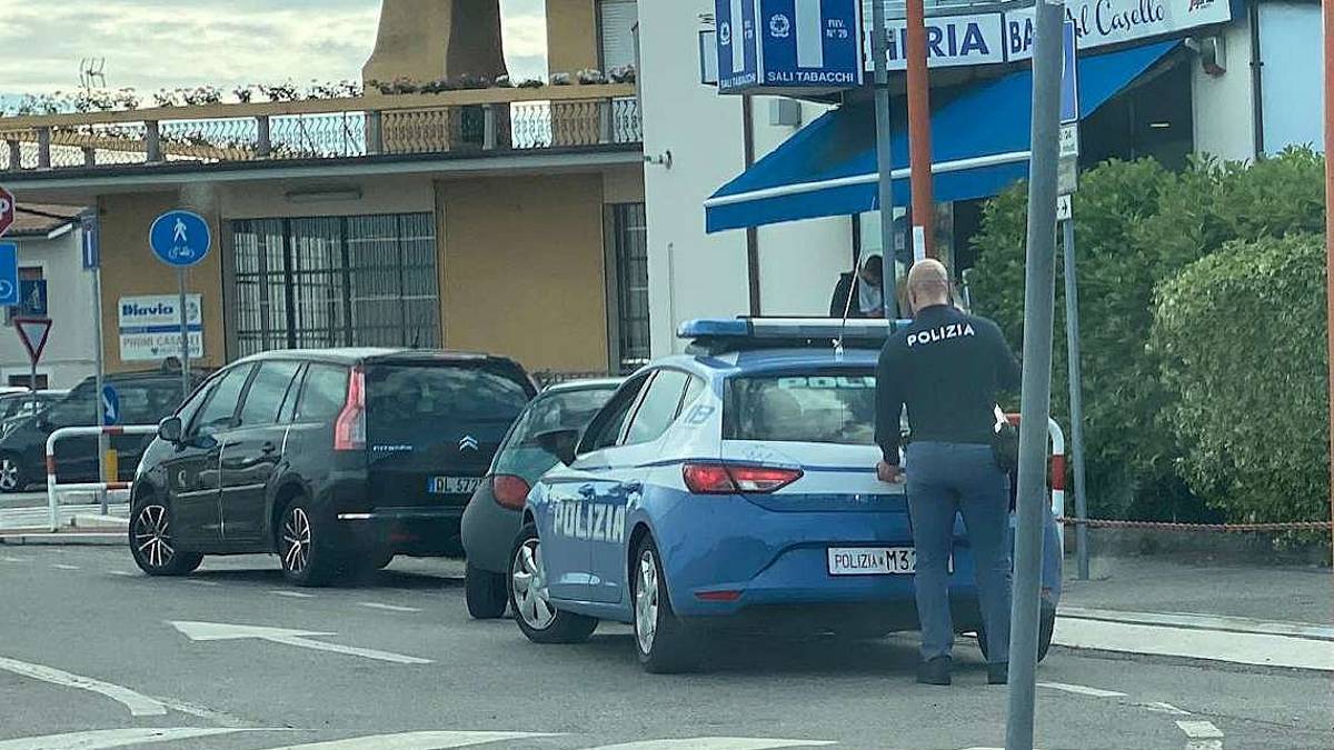 Botte e feriti al bar, lite per 100 euro a Cesena