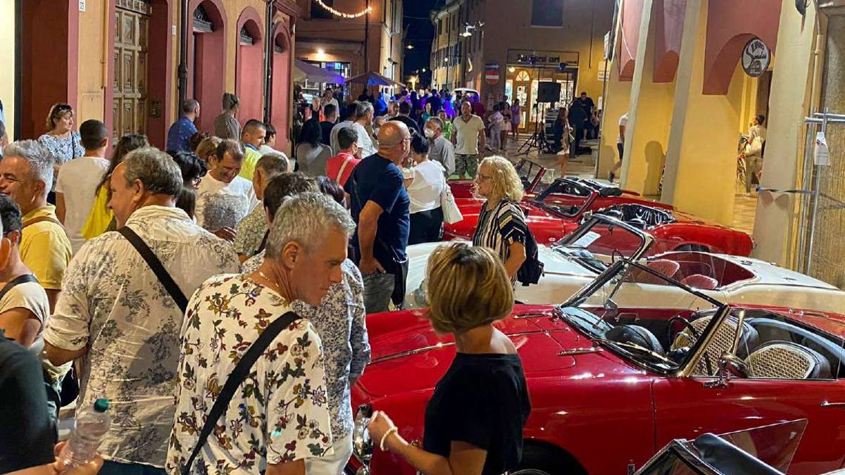 Savignano, un Loverie da record tra auto, cibo e musica