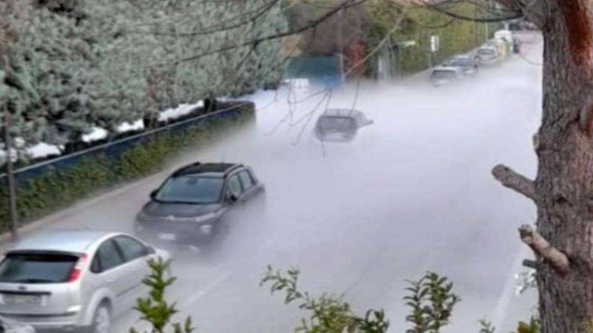Longiano, nebbia per bombola di anidride carbonica che si rompe