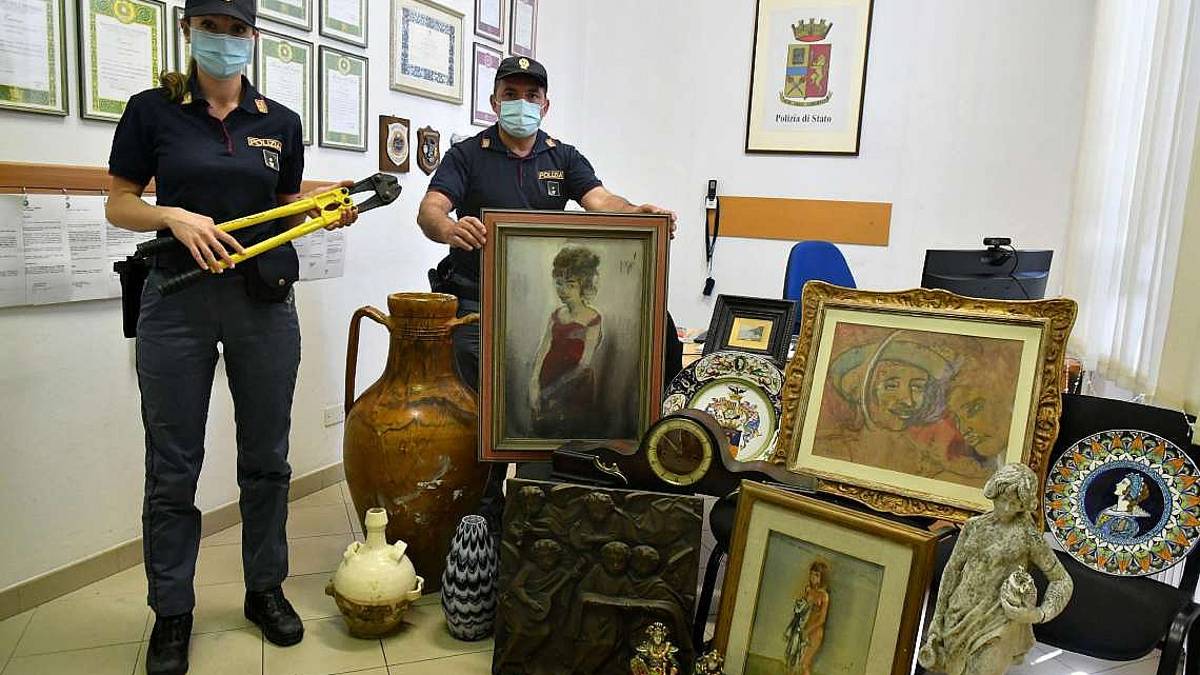 Forlì, ruba opere d'arte: arrestato 62enne