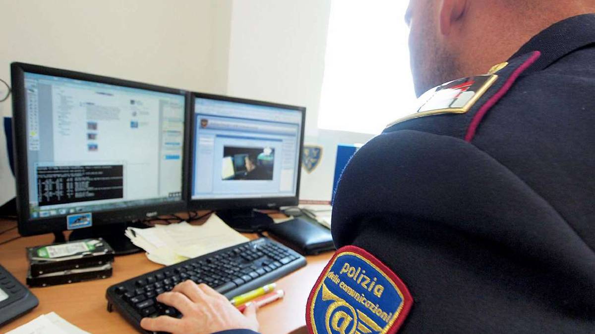 Ravenna, fece spogliare la babysitter 15enne. Uomo condannato