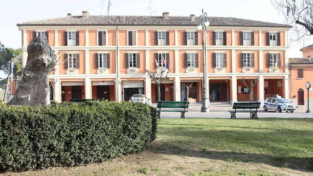 Longiano, protesta per il Comune che alza l'Imu