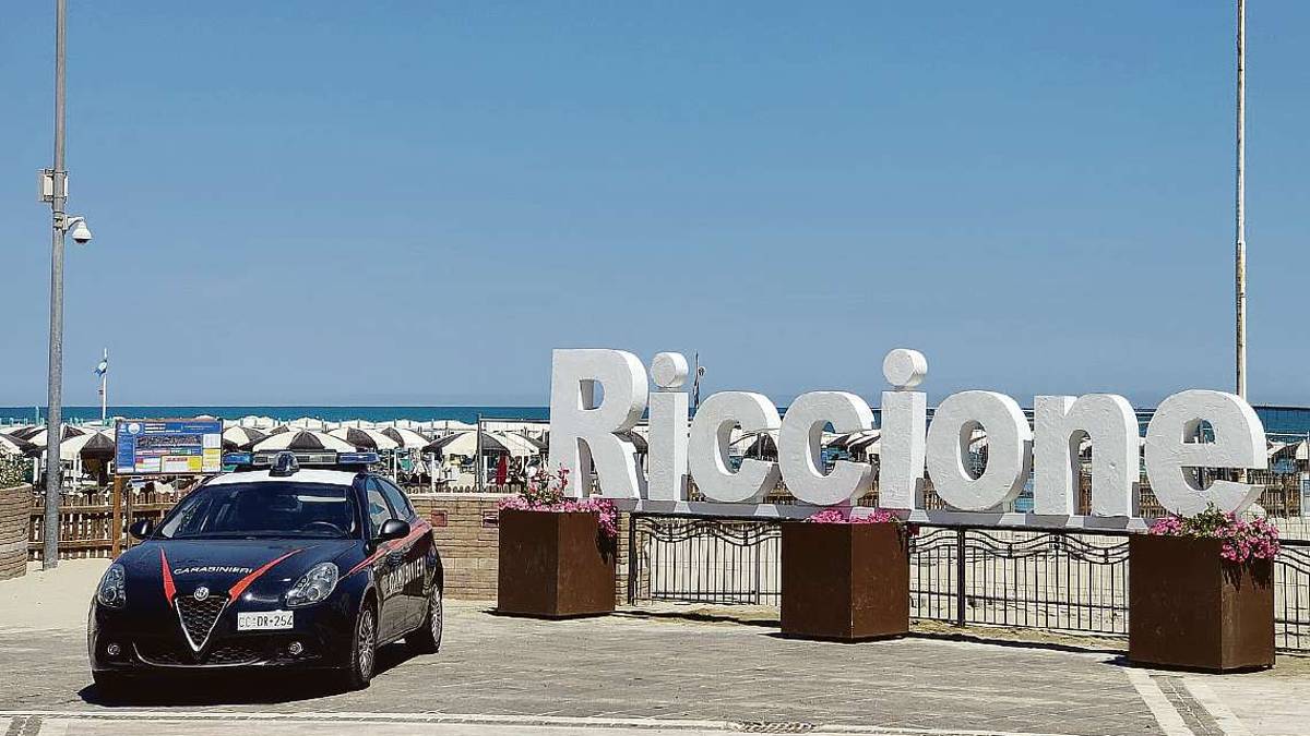 Riccione. Baby gang, furti e aggressioni: sei arresti