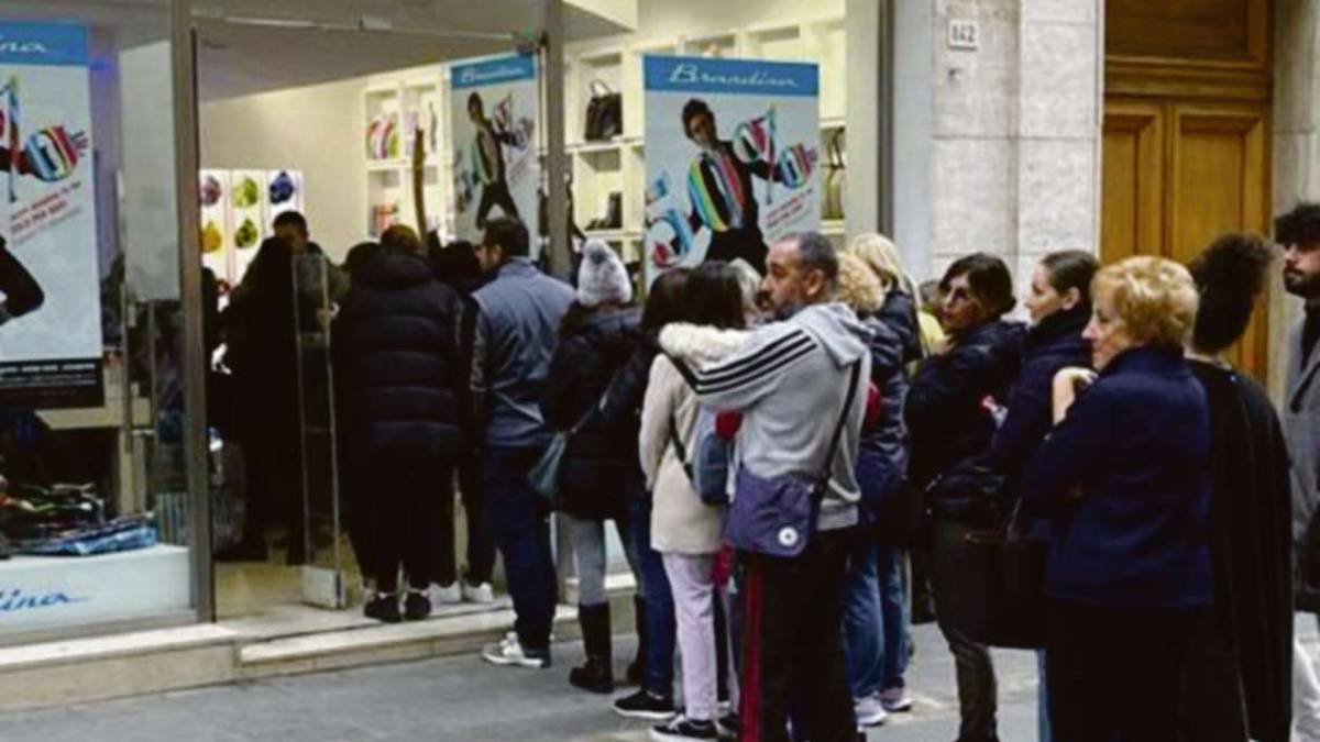 Rimini, black friday: subito le prime file