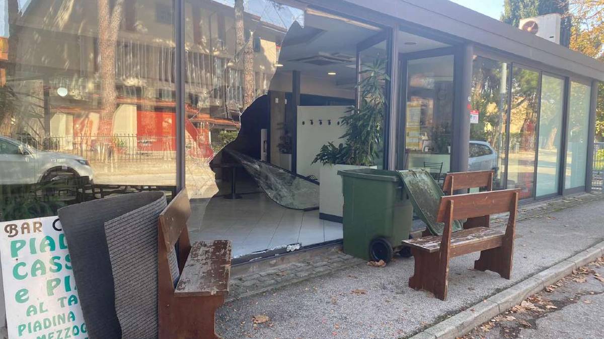 Bellaria, l'incubo del Bar Ciao: 4 furti in pochi mesi